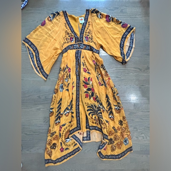 NEW FARM RIO tropical tapestry kaftan dress in yellow New with tags - Picture 7 of 10